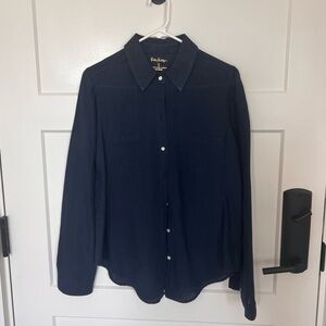 Classic Lilly Pulitzer Sea View Easy linen button down shirt. Size Small. Navy